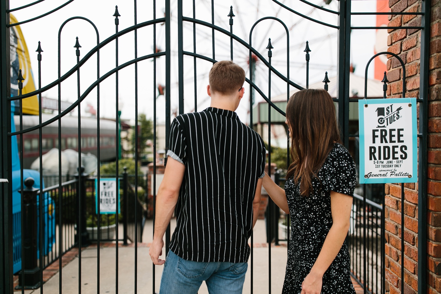 Annie + Max | cozy coffee shop, dowtown Fort Smith, Hawksbill Crag stylish engagement session in the Ozark National Forest by Destination Wedding Photographer Rachel Meagan Photography | 052