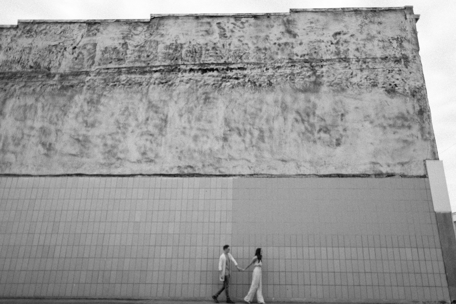 Annie + Max | cozy coffee shop, dowtown Fort Smith, Hawksbill Crag stylish engagement session in the Ozark National Forest by Destination Wedding Photographer Rachel Meagan Photography | 085